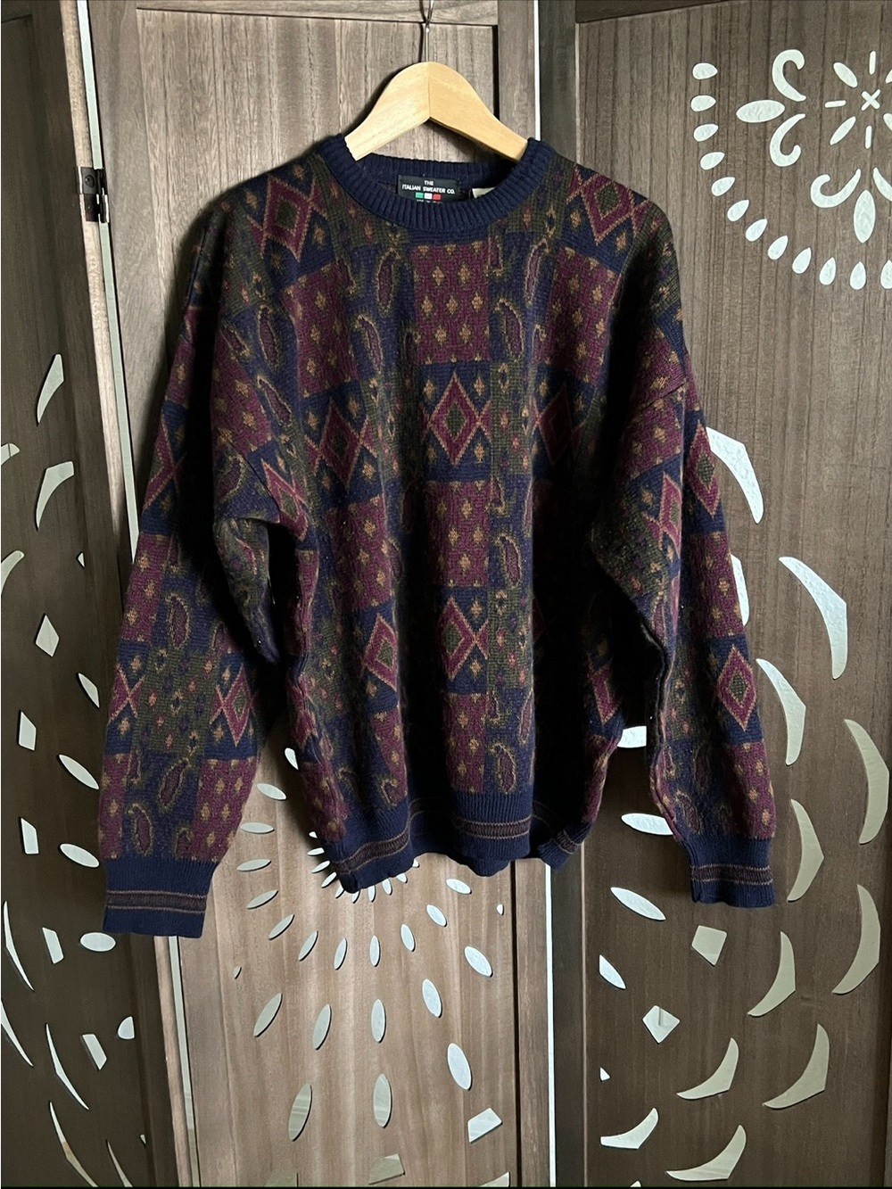 Vintage-Inspired Geometric Crewneck Sweater - Navy & Burgundy